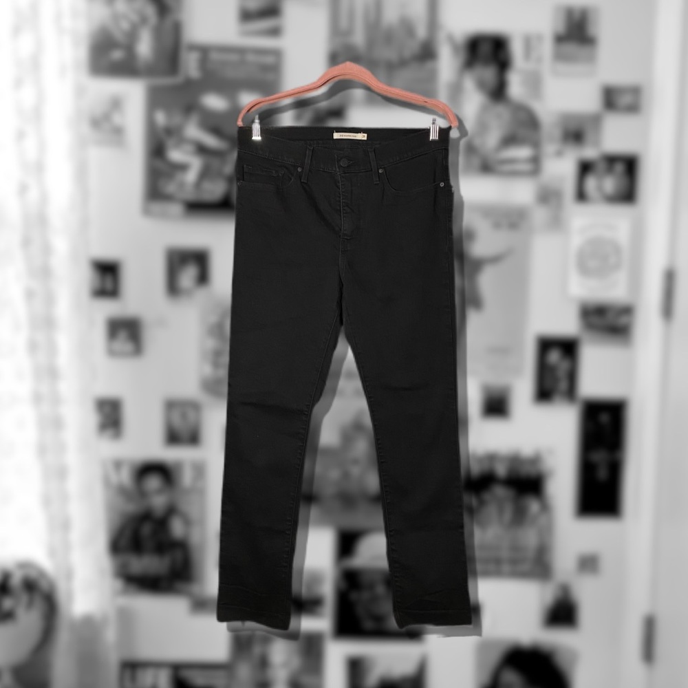 LEVI JEANS- Women’s 301 Levi Stretch Jeans🖤